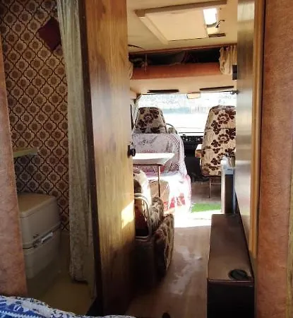 With 3 Double Bed For Driving In Canary Islands אתר קמפינג